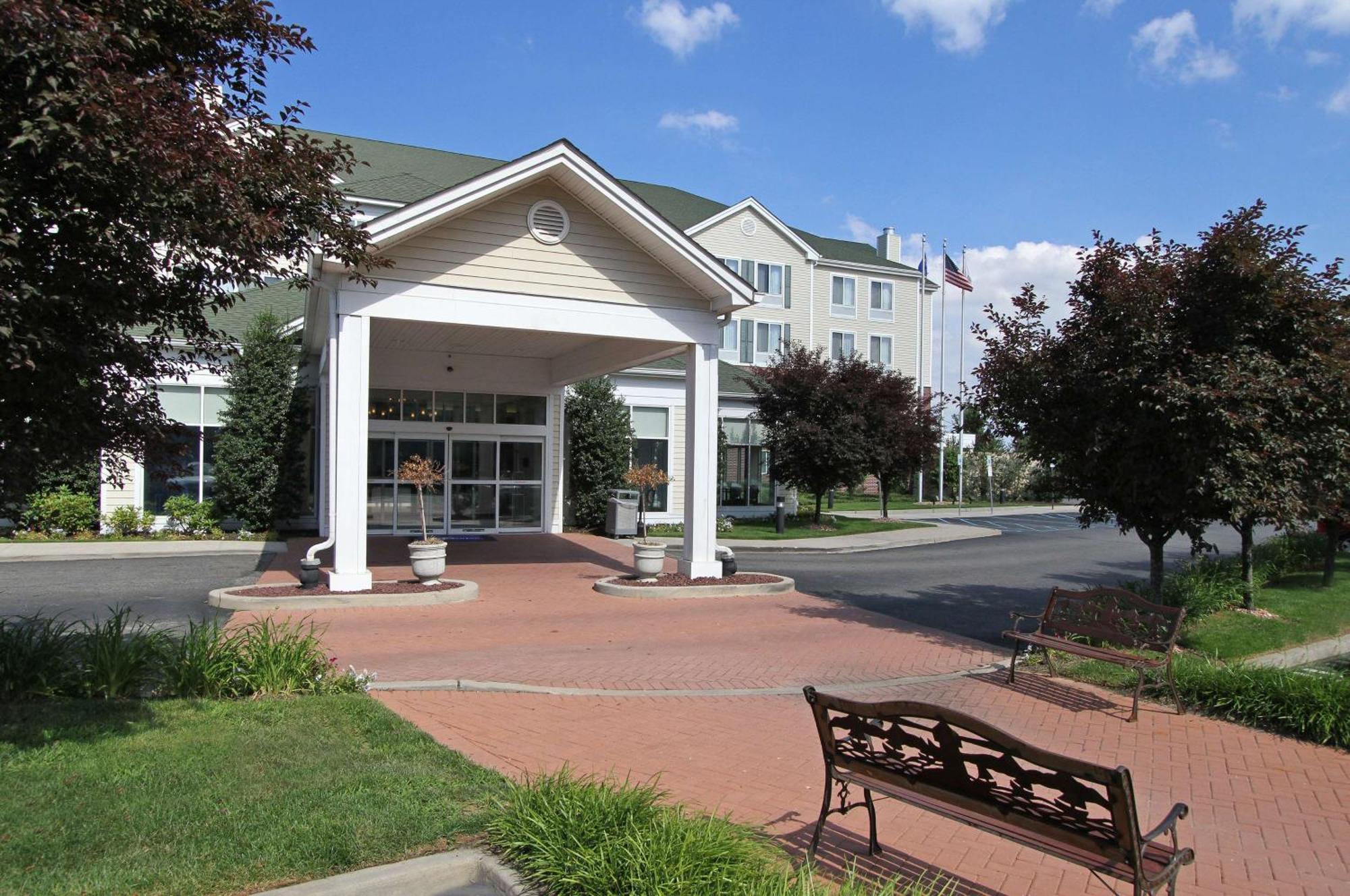 Hilton Garden Inn Westbury Exterior foto